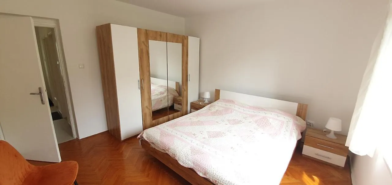 Apartman Kora Njivice 0*,  Croatia